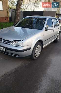 Хетчбек Volkswagen Golf 2001 в Жовкві