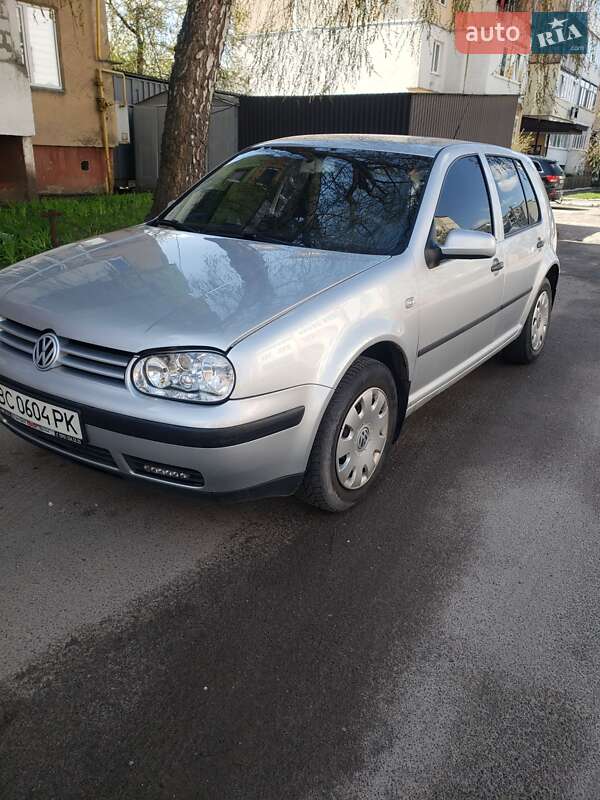 Хетчбек Volkswagen Golf 2001 в 