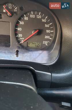 Хетчбек Volkswagen Golf 2001 в 