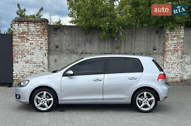 Хэтчбек Volkswagen Golf 2012 в 
