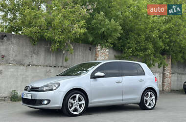 Хэтчбек Volkswagen Golf 2012 в 