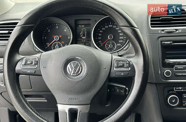 Хэтчбек Volkswagen Golf 2012 в 