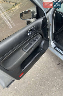 Хэтчбек Volkswagen Golf 2002 в 