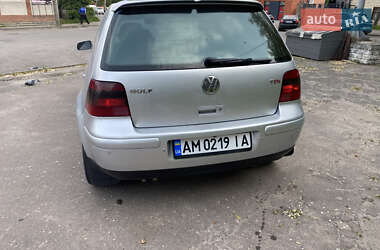 Хэтчбек Volkswagen Golf 2002 в 