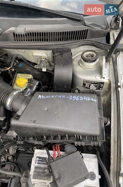 Хэтчбек Volkswagen Golf 2002 в 