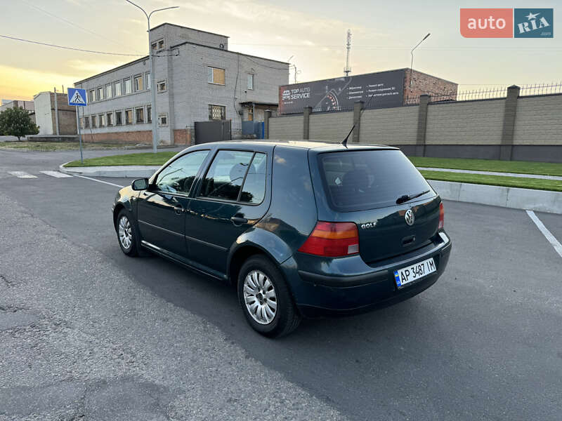 Хетчбек Volkswagen Golf 2000 в Запоріжжі
