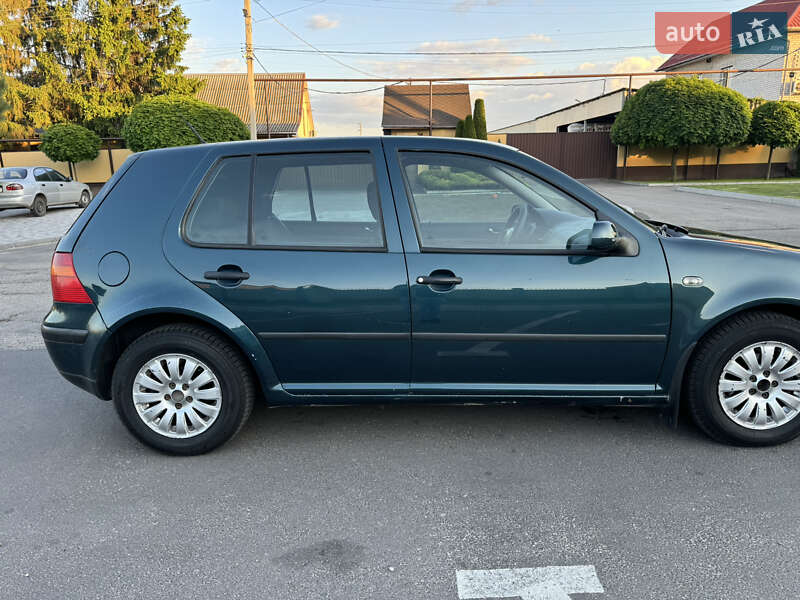 Хетчбек Volkswagen Golf 2000 в Запоріжжі