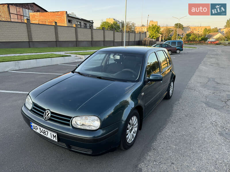 Хетчбек Volkswagen Golf 2000 в Запоріжжі
