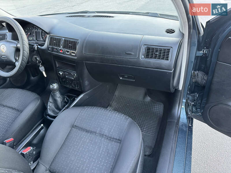 Хетчбек Volkswagen Golf 2000 в Запоріжжі