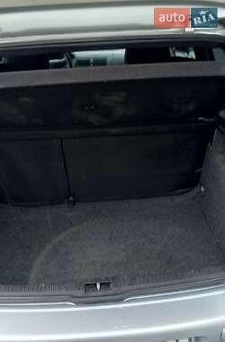 Хэтчбек Volkswagen Golf 2001 в 