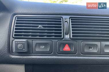 Хэтчбек Volkswagen Golf 2001 в 