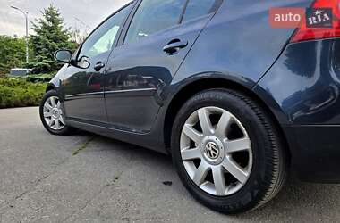 Хэтчбек Volkswagen Golf 2006 в 