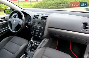 Хэтчбек Volkswagen Golf 2006 в 