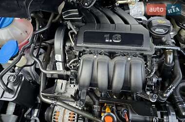 Хэтчбек Volkswagen Golf 2006 в 
