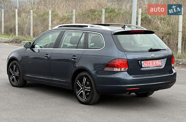 Універсал Volkswagen Golf 2010 в 