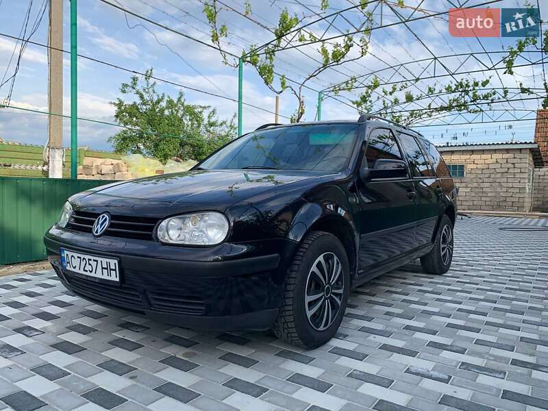 Універсал Volkswagen Golf 2000 в Захарівці