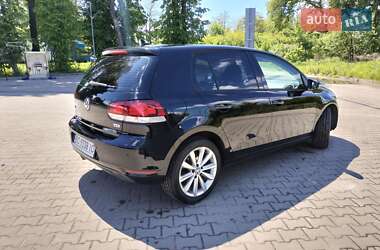 Хэтчбек Volkswagen Golf 2013 в 