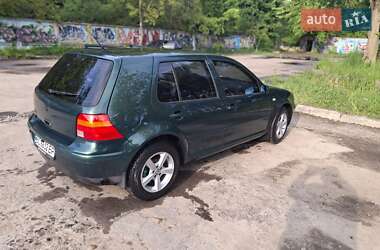 Хэтчбек Volkswagen Golf 2001 в 