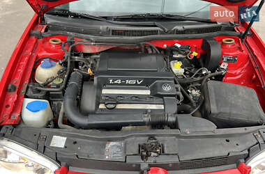 Хетчбек Volkswagen Golf 1998 в 