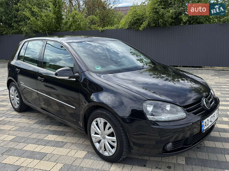 Хетчбек Volkswagen Golf 2008 в Сваляві
