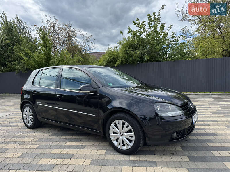 Хетчбек Volkswagen Golf 2008 в Сваляві