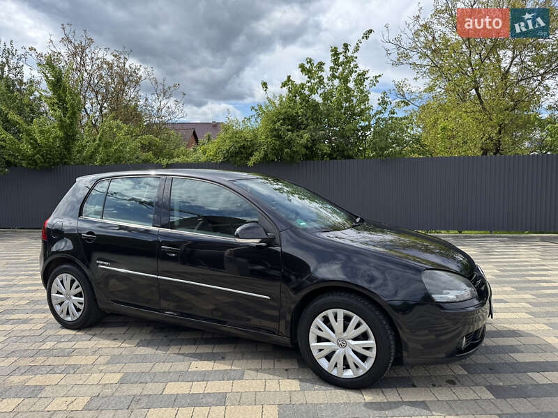 Хетчбек Volkswagen Golf 2008 в Сваляві