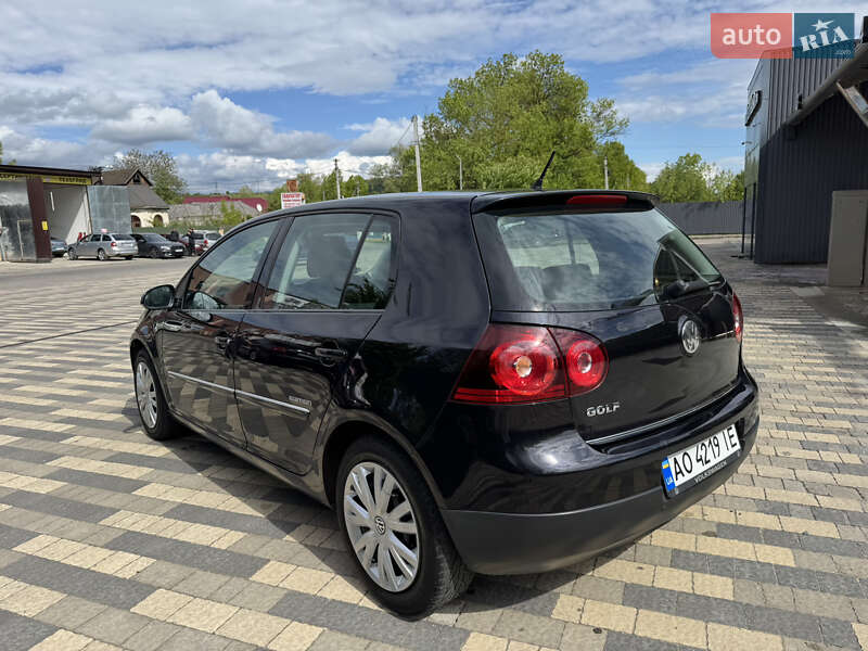 Хетчбек Volkswagen Golf 2008 в Сваляві