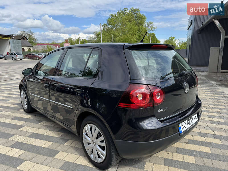Хетчбек Volkswagen Golf 2008 в Сваляві