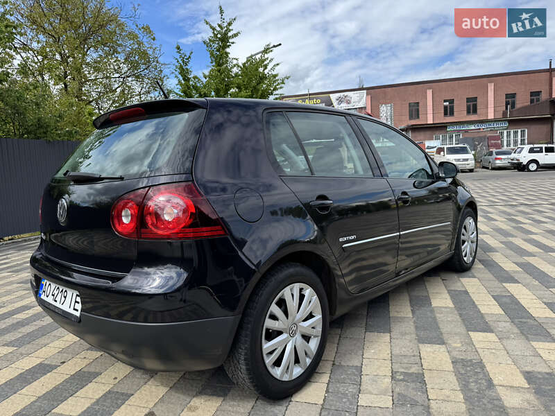 Хетчбек Volkswagen Golf 2008 в Сваляві