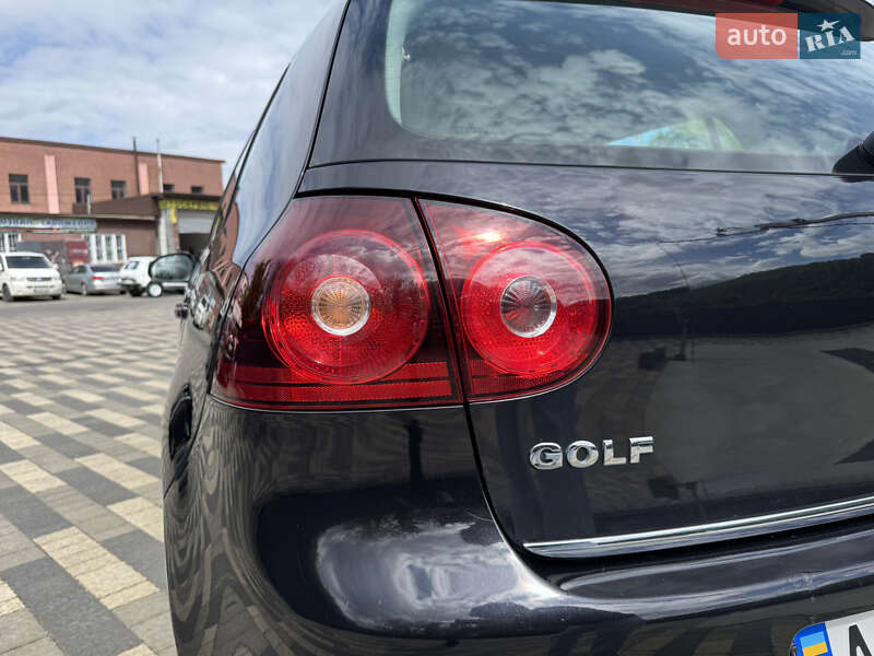 Хетчбек Volkswagen Golf 2008 в Сваляві