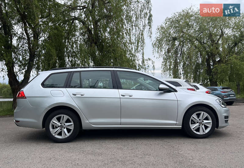 Универсал Volkswagen Golf 2017 в Ровно