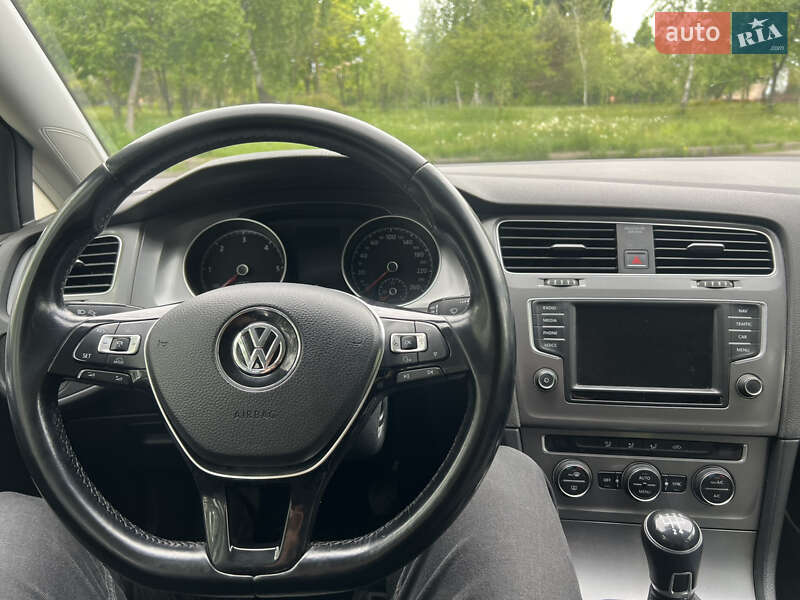 Универсал Volkswagen Golf 2017 в Ровно