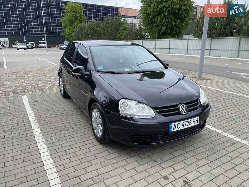 Хэтчбек Volkswagen Golf 2005 в Луцке