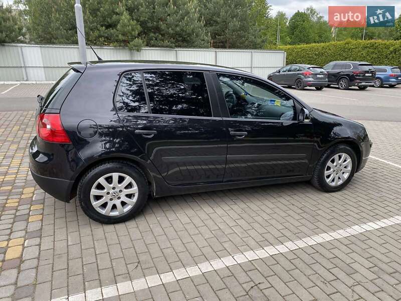 Хэтчбек Volkswagen Golf 2005 в Луцке