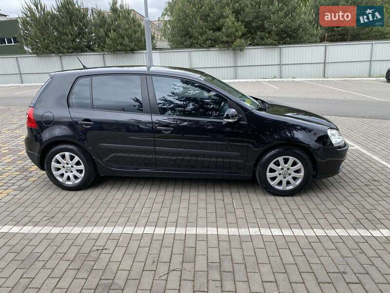 Хэтчбек Volkswagen Golf 2005 в Луцке