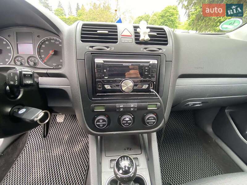 Хэтчбек Volkswagen Golf 2005 в Луцке