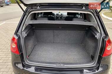 Хэтчбек Volkswagen Golf 2005 в 