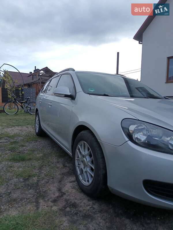 Универсал Volkswagen Golf 2010 в Маневичах