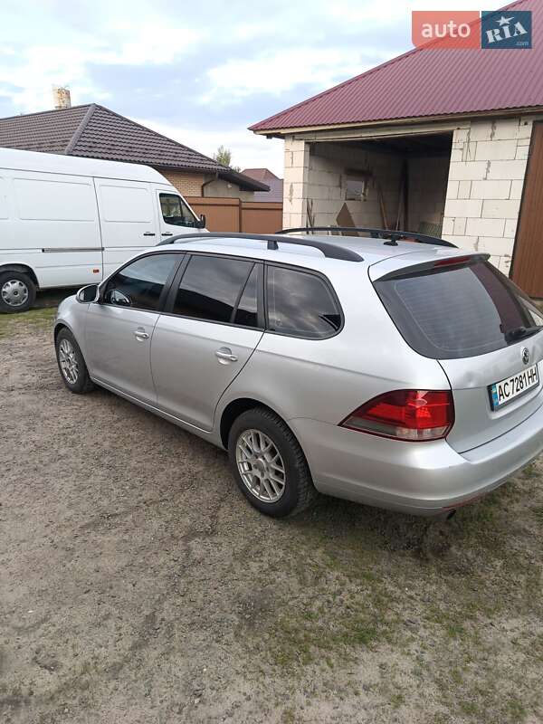 Универсал Volkswagen Golf 2010 в Маневичах