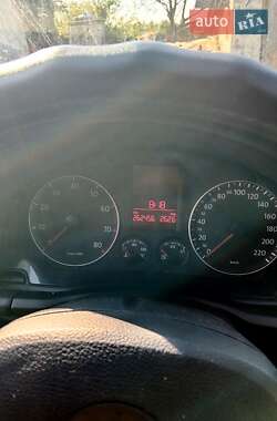 Хетчбек Volkswagen Golf 2003 в Чугуєві