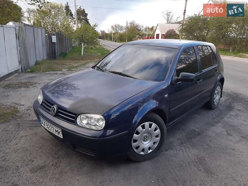 Хэтчбек Volkswagen Golf 2001 в Краснограде