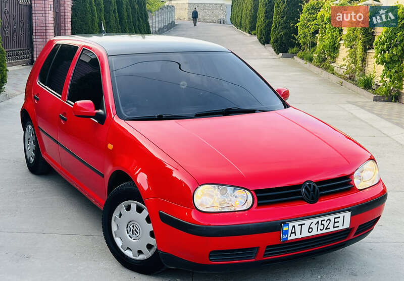 Хетчбек Volkswagen Golf 1998 в 