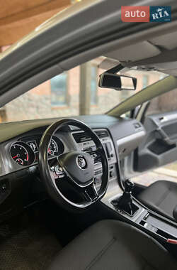 Універсал Volkswagen Golf 2015 в 