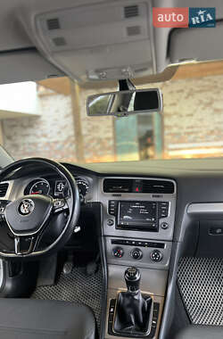Універсал Volkswagen Golf 2015 в 