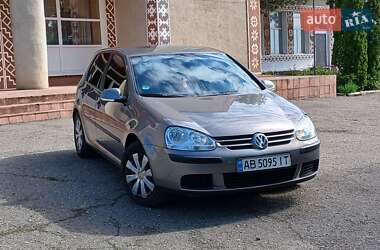Хетчбек Volkswagen Golf 2004 в 