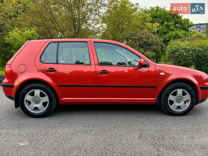 Хетчбек Volkswagen Golf 2000 в Рівному