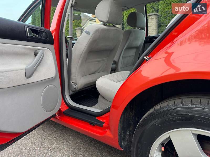 Хетчбек Volkswagen Golf 2000 в Рівному