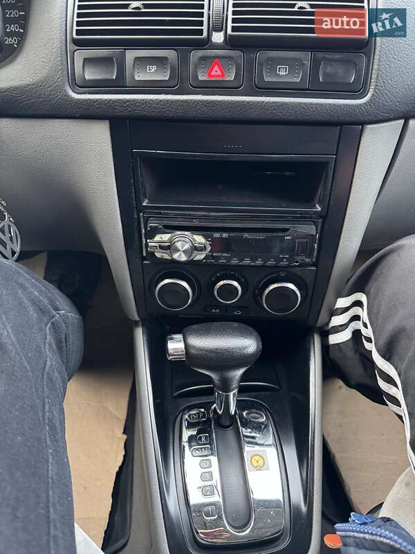 Хетчбек Volkswagen Golf 2000 в Рівному