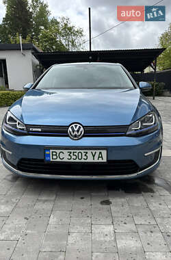 Хетчбек Volkswagen Golf 2016 в 