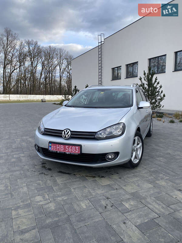 Універсал Volkswagen Golf 2010 в 